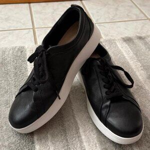 FitFlop Rally Black Leather Sneakers, size 8